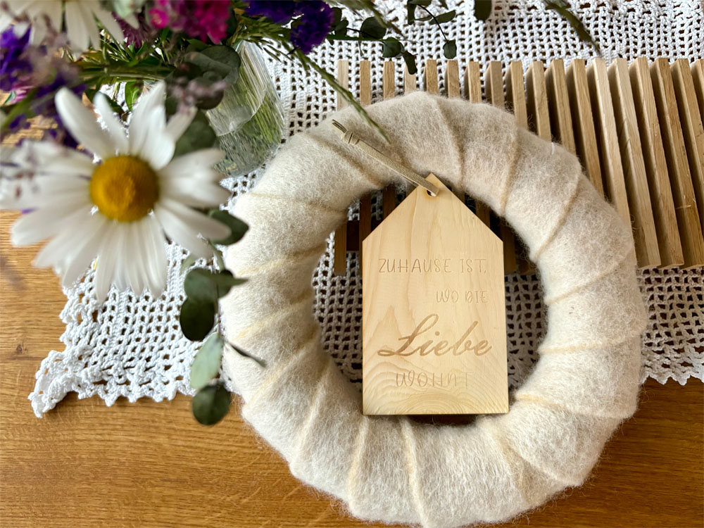 Zirbenholz Haus mit Band - Zuhause ist wo die Liebe wohnt